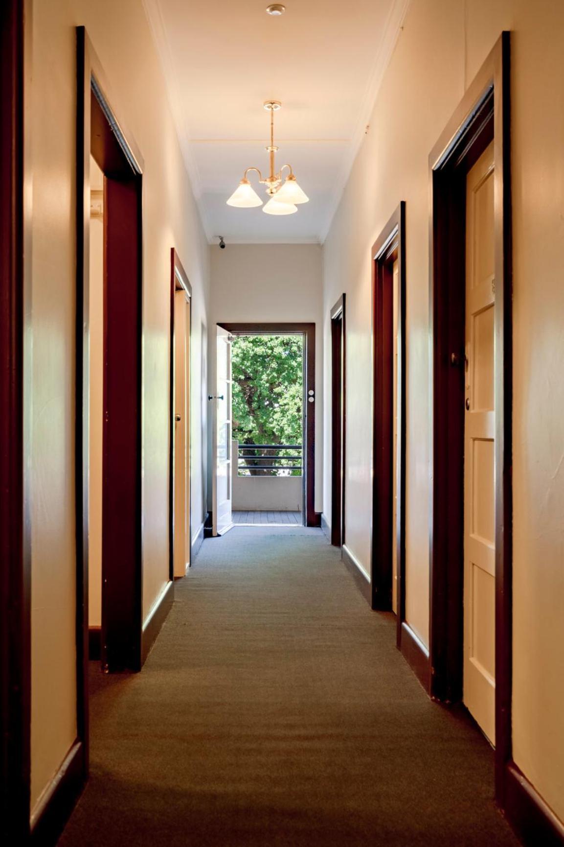 Delatite Hotel Mansfield Bagian luar foto