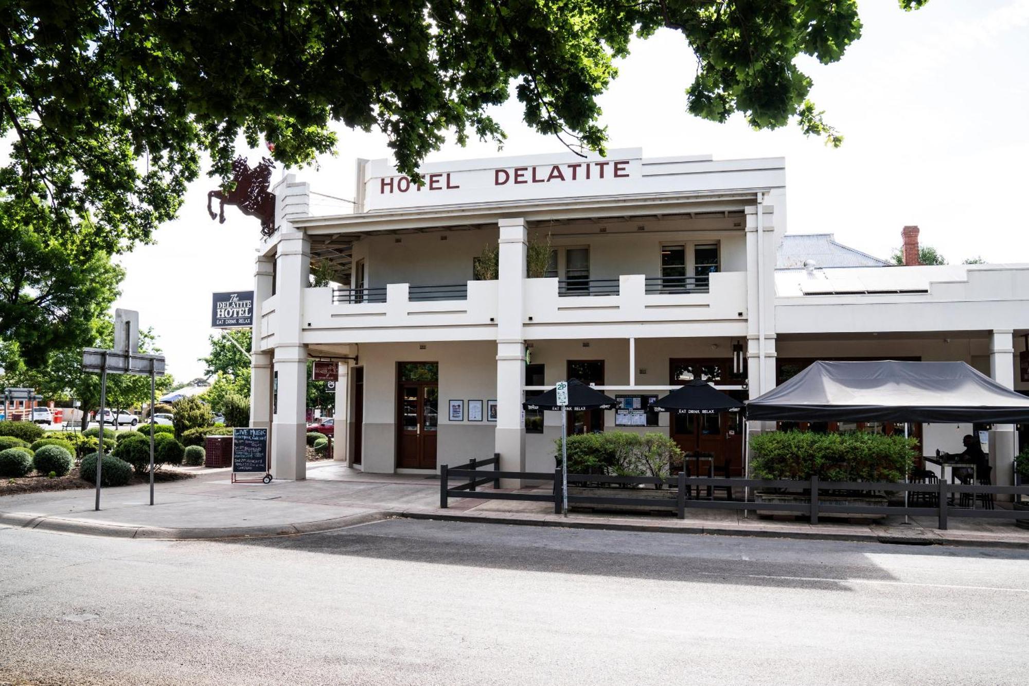 Delatite Hotel Mansfield Bagian luar foto