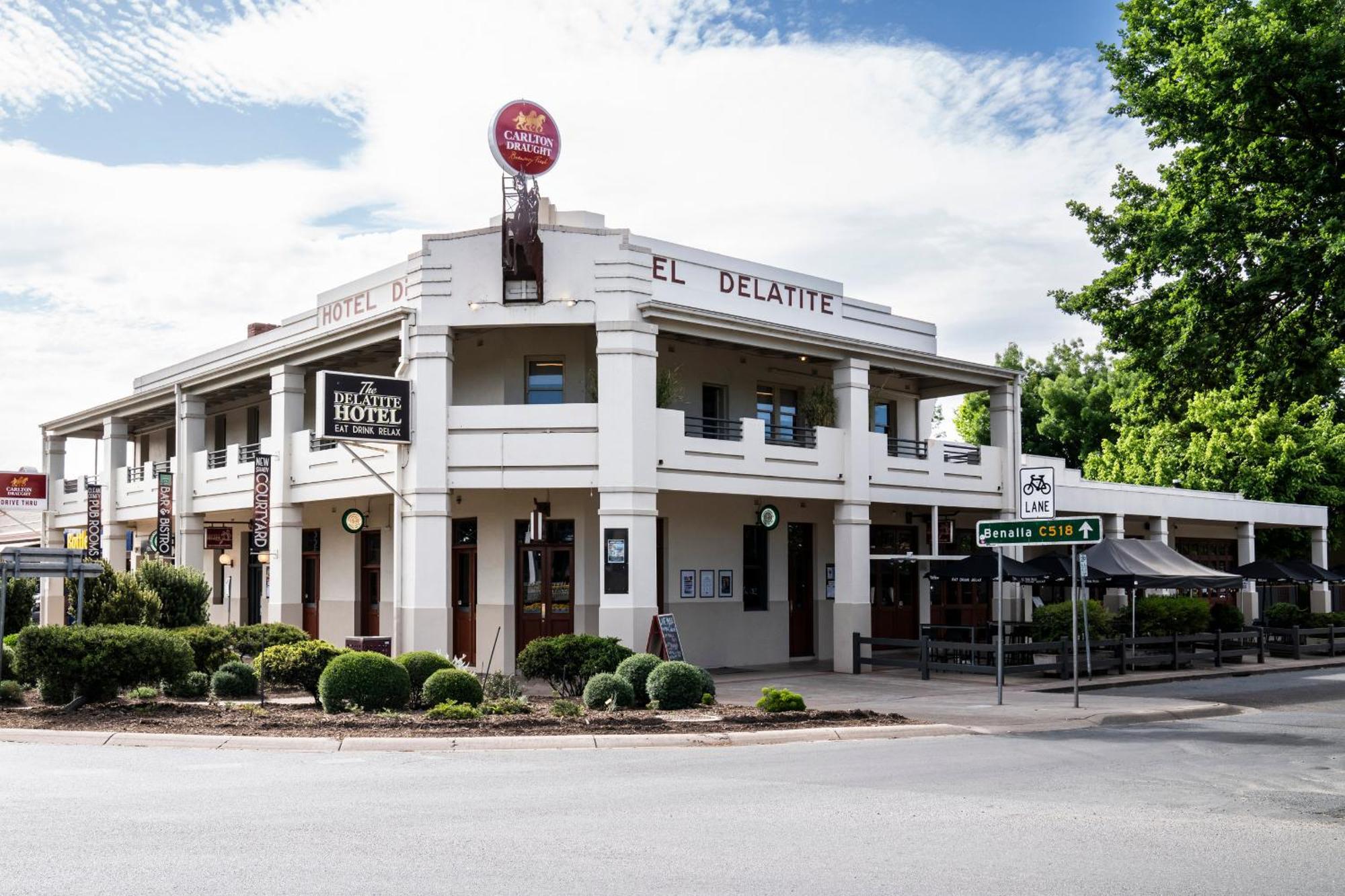 Delatite Hotel Mansfield Bagian luar foto