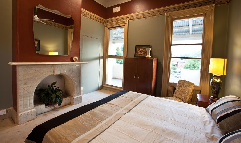 Delatite Hotel Mansfield Bagian luar foto