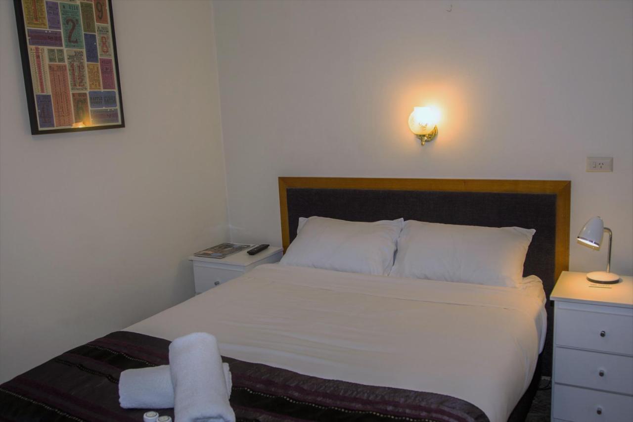 Delatite Hotel Mansfield Bagian luar foto