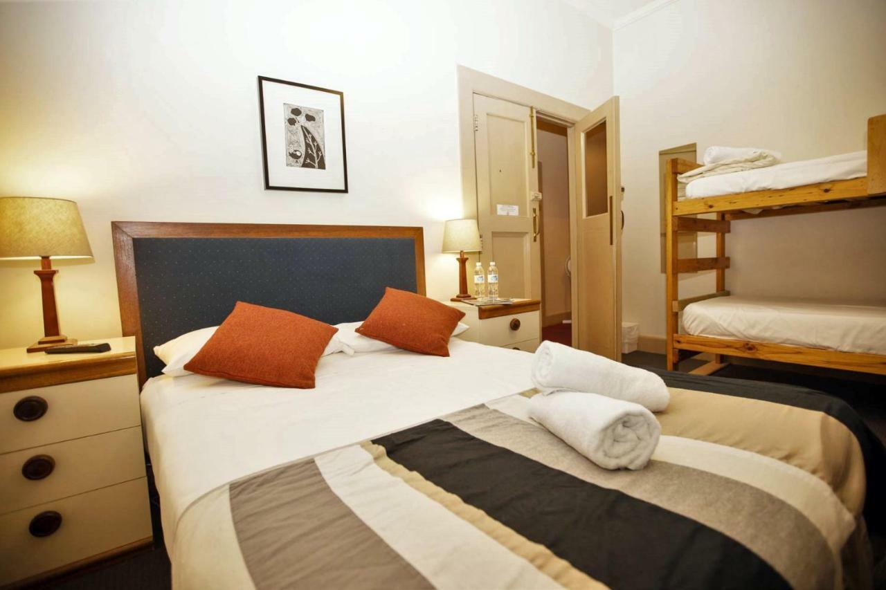 Delatite Hotel Mansfield Bagian luar foto