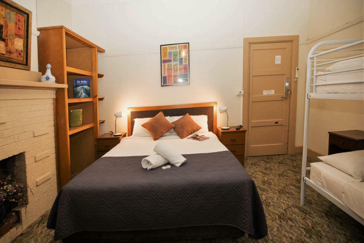 Delatite Hotel Mansfield Bagian luar foto