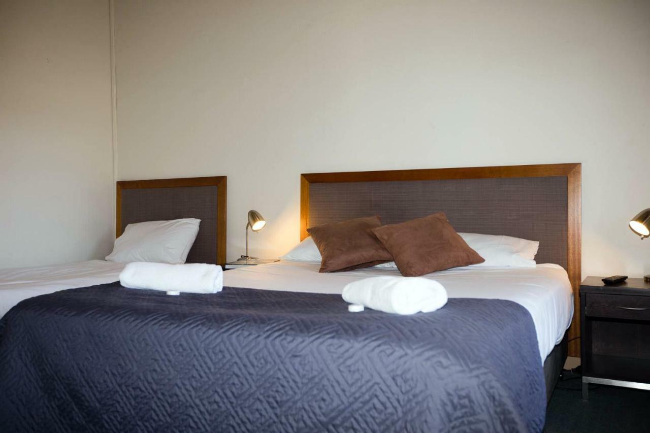 Delatite Hotel Mansfield Bagian luar foto