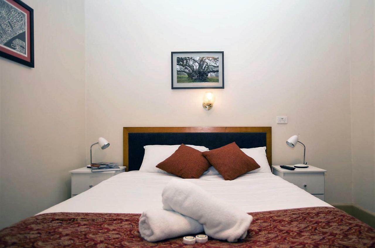 Delatite Hotel Mansfield Bagian luar foto