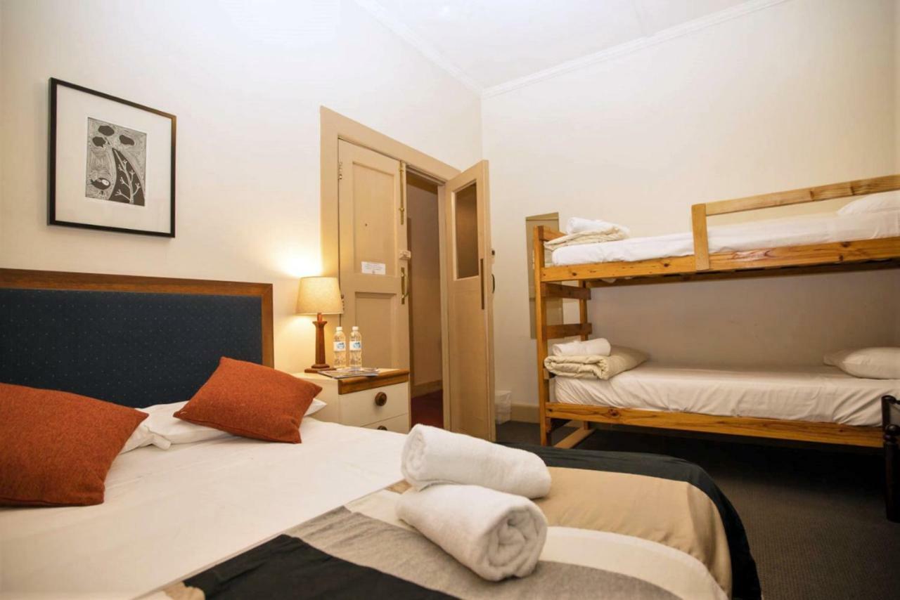 Delatite Hotel Mansfield Bagian luar foto