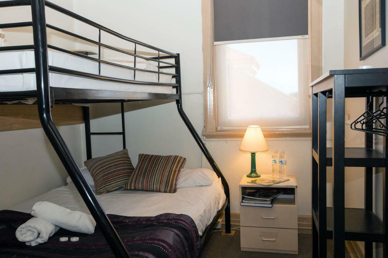 Delatite Hotel Mansfield Bagian luar foto
