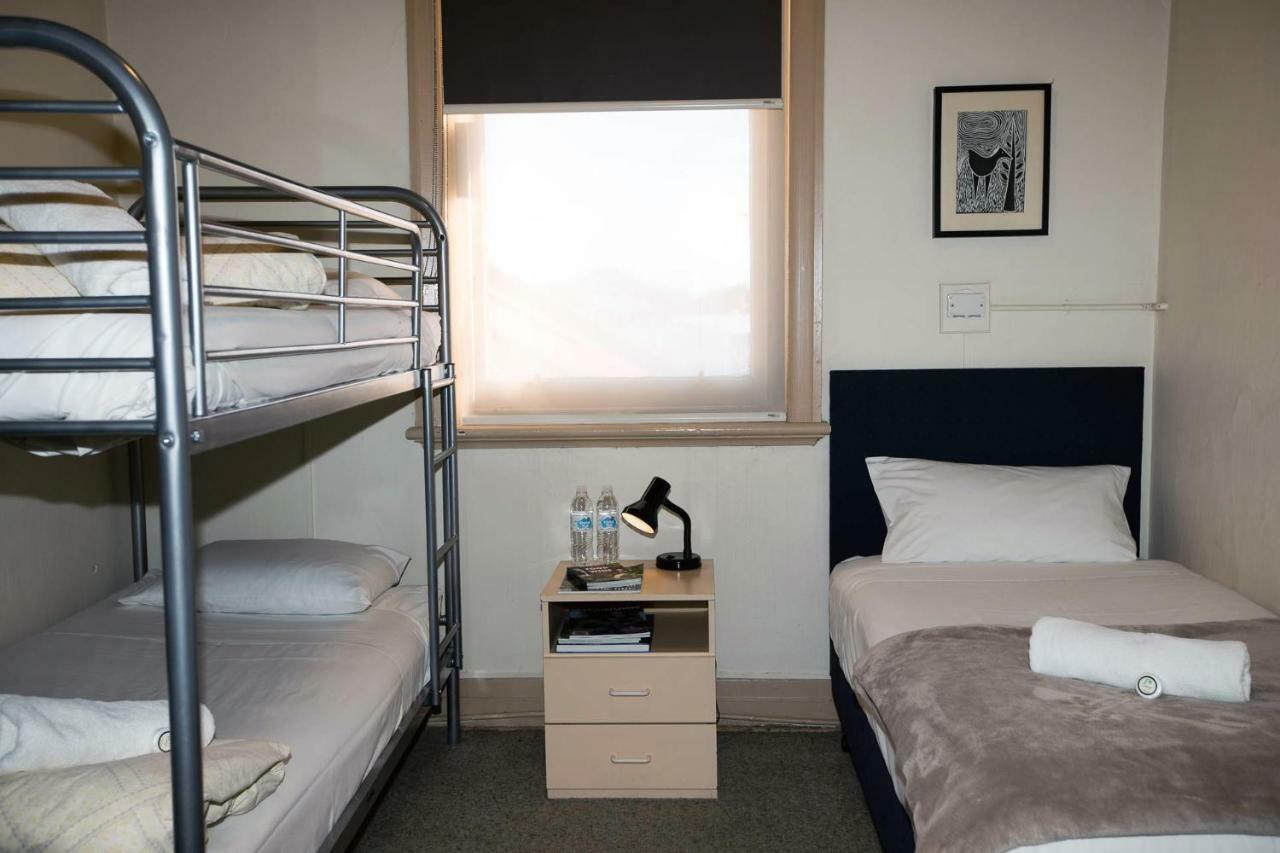 Delatite Hotel Mansfield Bagian luar foto